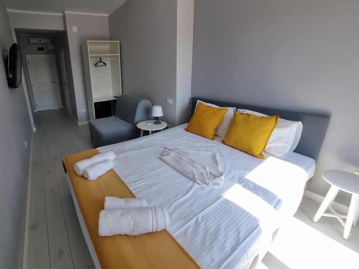 Chg Boutique Hotel Костинещи Екстериор снимка
