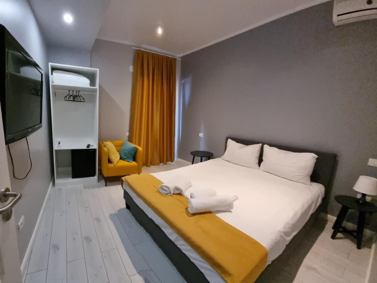 Chg Boutique Hotel Костинещи Екстериор снимка