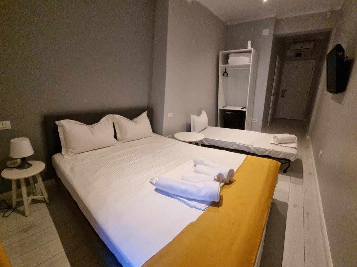 Chg Boutique Hotel Костинещи Екстериор снимка