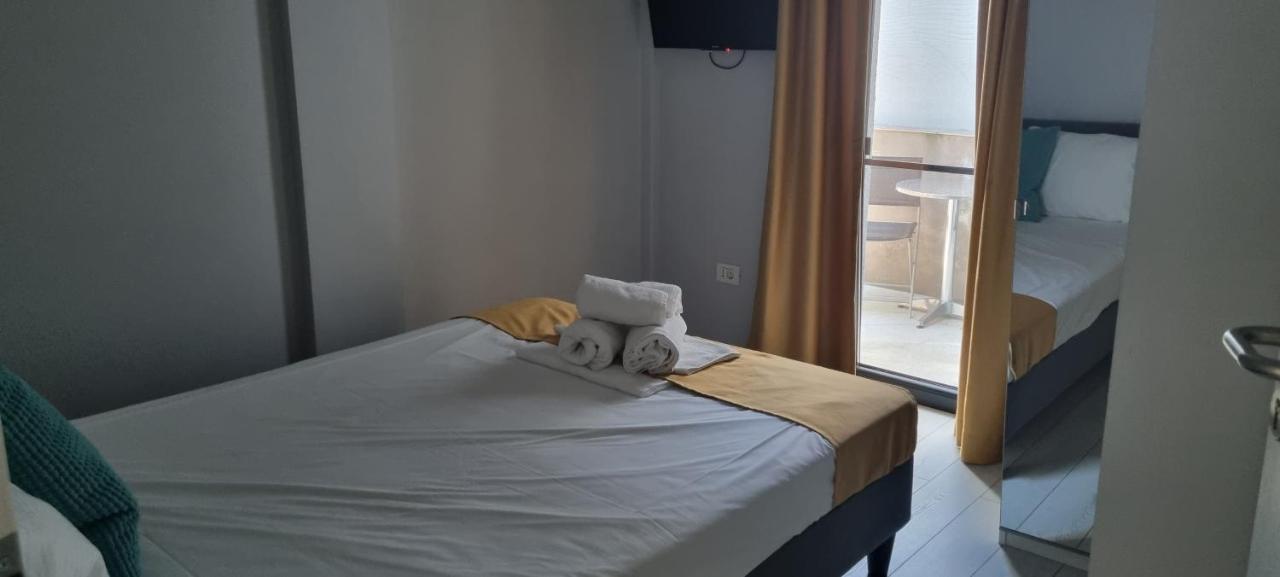Chg Boutique Hotel Костинещи Екстериор снимка