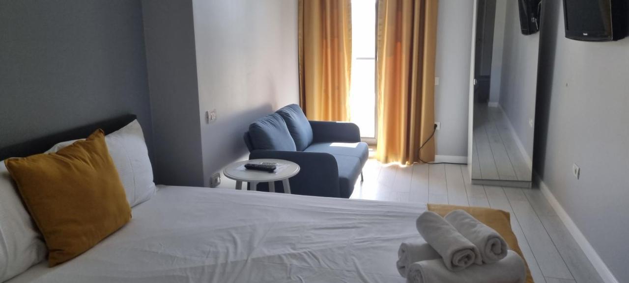 Chg Boutique Hotel Костинещи Екстериор снимка