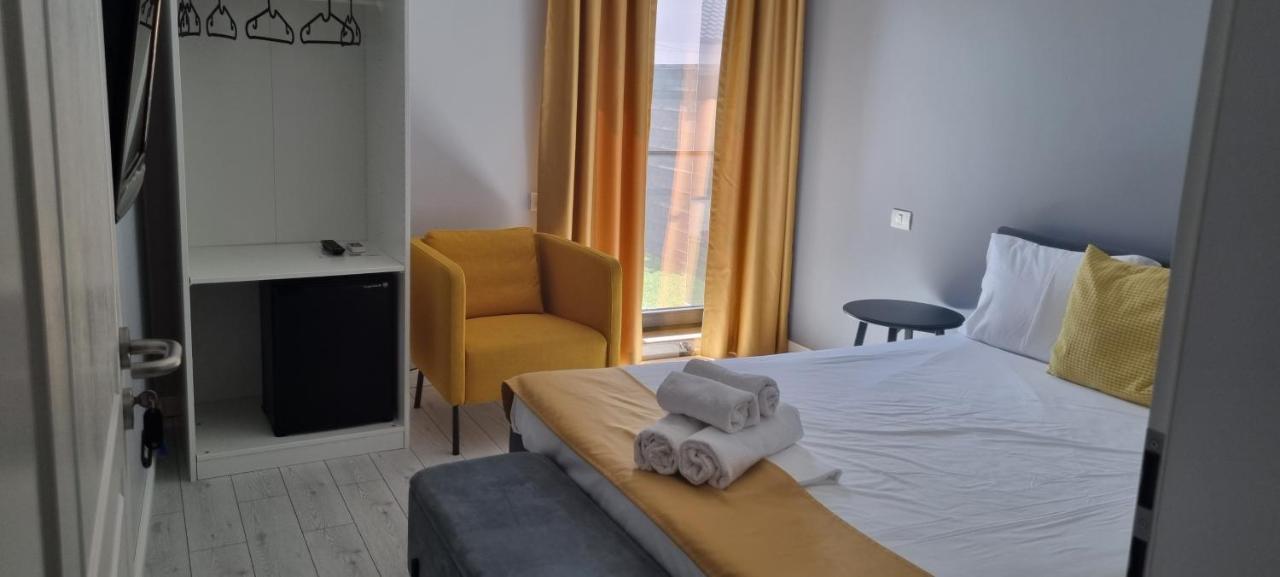 Chg Boutique Hotel Костинещи Екстериор снимка