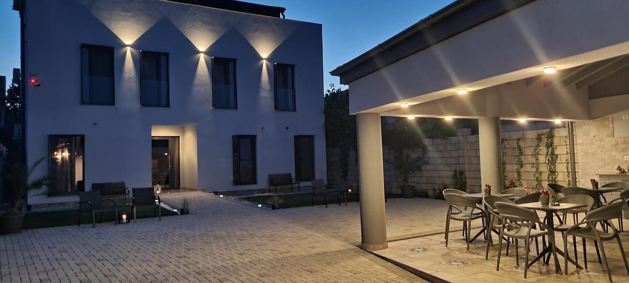 Chg Boutique Hotel Костинещи Екстериор снимка